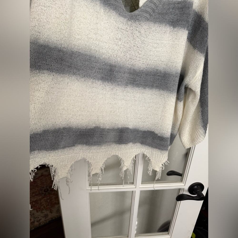 POL Striped Gray and Cream Women's Sweater large oversized - Picture 3 of 9